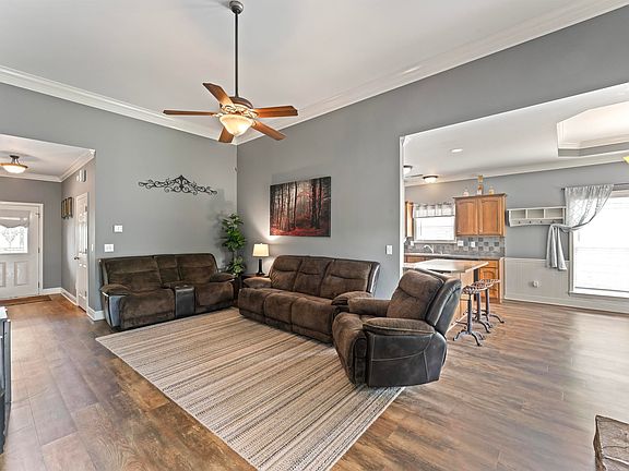 5th image of 141 Bonnieville Dr
