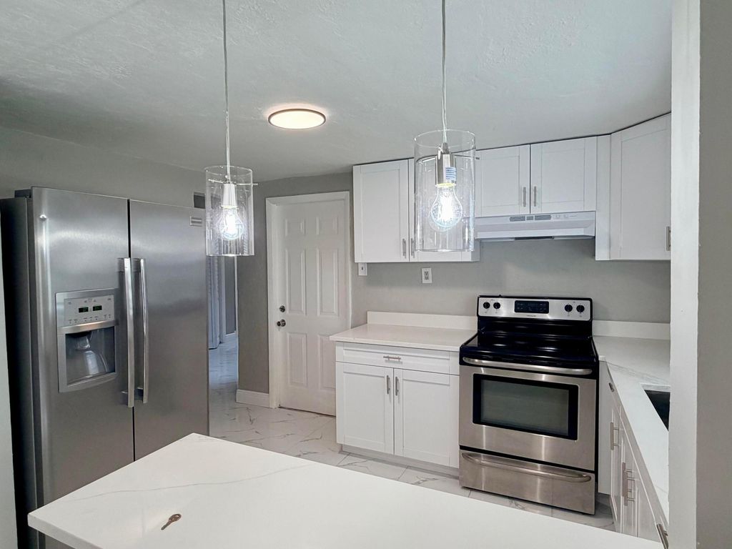 605 NW 9TH Avenue, photo 6