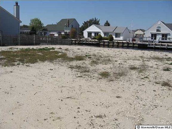 beautiful homes across the lagoon