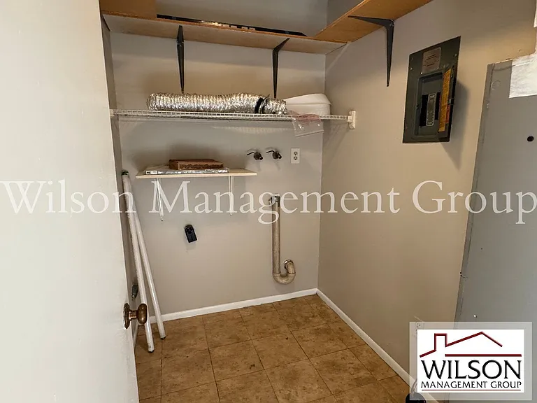 1241 Heritage Ln — Photo 8