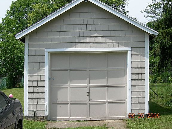 detatched garage
