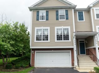 598 Declaration Ln, Aurora, IL 60502