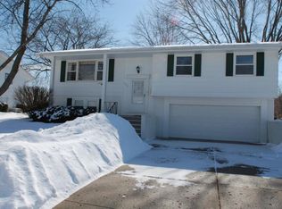 1725 Syracuse Ln, Schaumburg, IL 60193