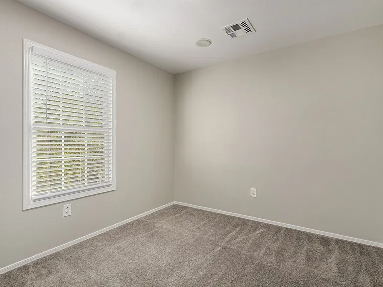 2639 S Harmony Ave — Photo 18