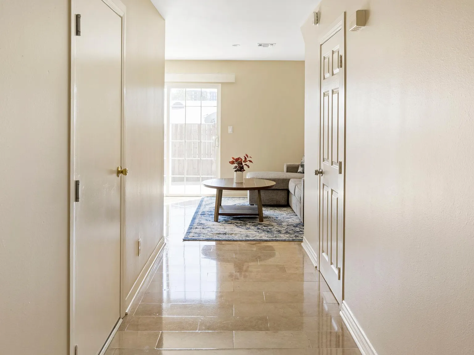 3 bed, 2.5 bath, 1475 sqft, $5,300 — Photo 4