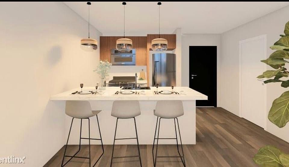 2nd image of 556 Market St #6