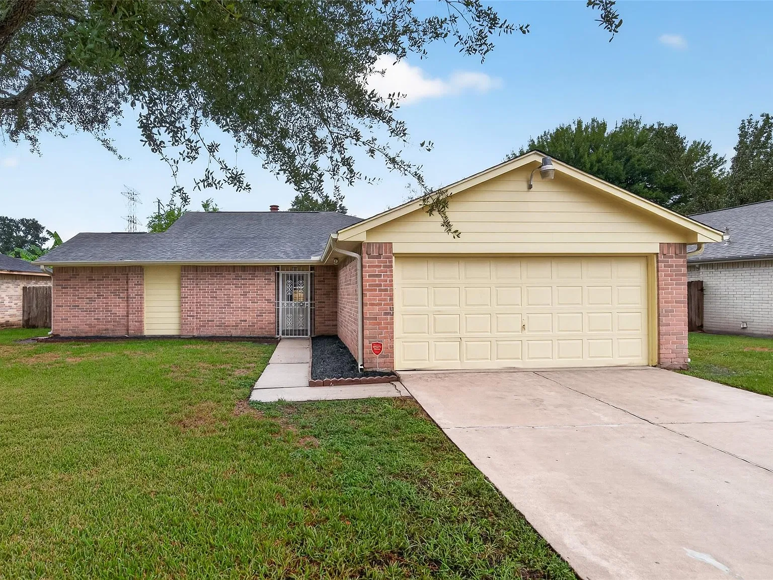 4 bed, 2.0 bath, 1545 sqft, $1,900 — Photo 1