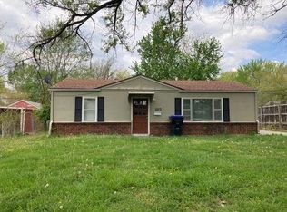 2213 SW Winterwood Ln, Topeka, KS 66614