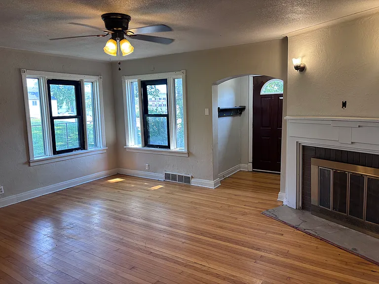 539 Main St — Photo 2