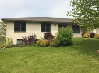 5175 Valley Forge Rd, Dubuque, IA 52002
