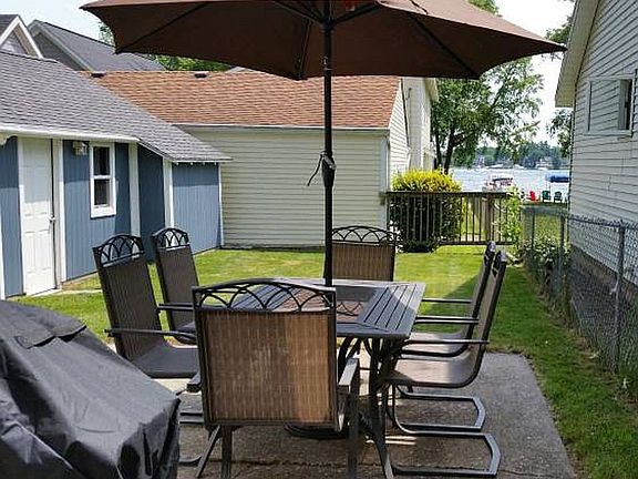 Backyard patio & grill