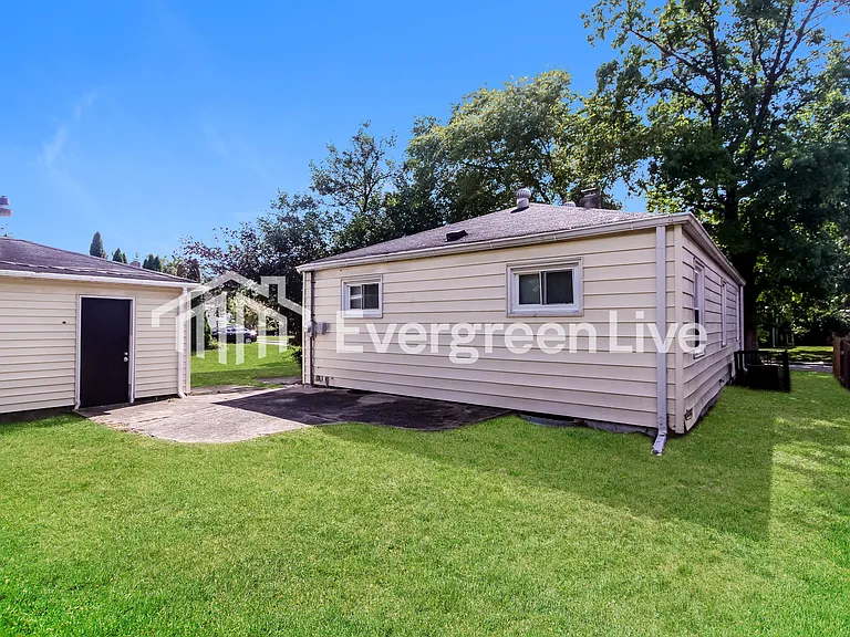 1505 N Webster Ave — Photo 14