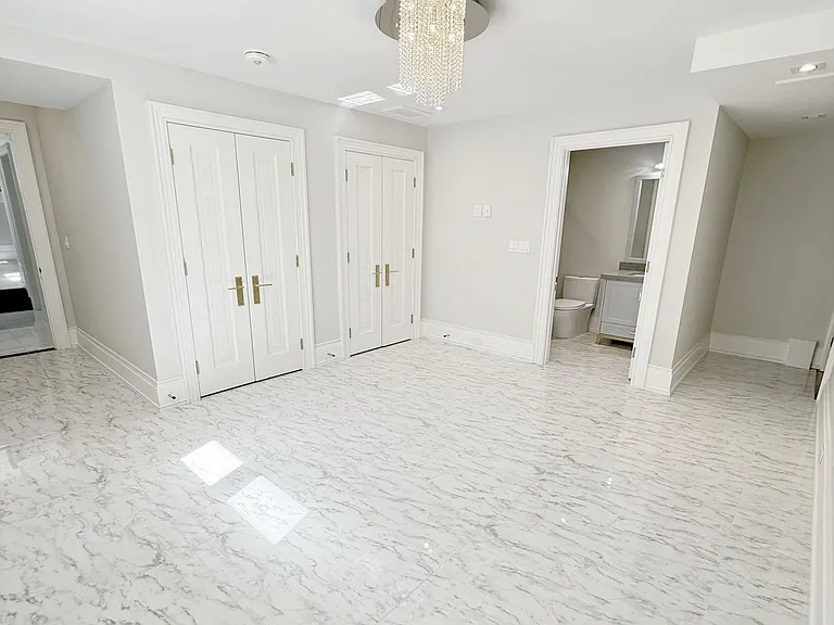 172 Maplehurst Ave — Photo 3