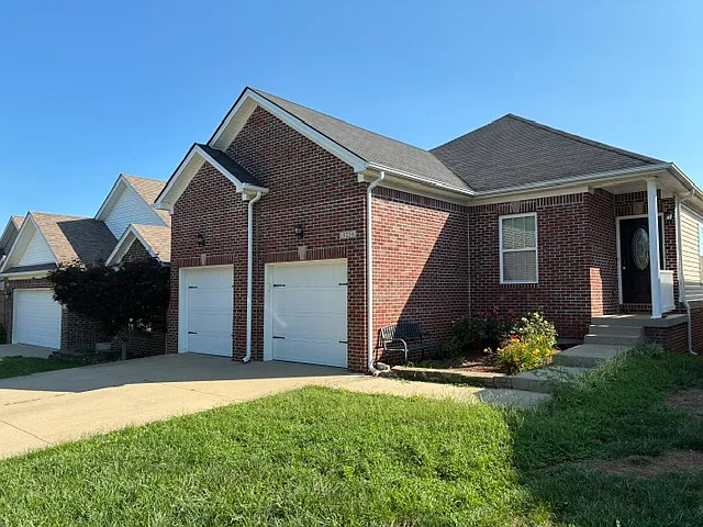 4 bed, 2688 sqft, $2,395 — Photo 3
