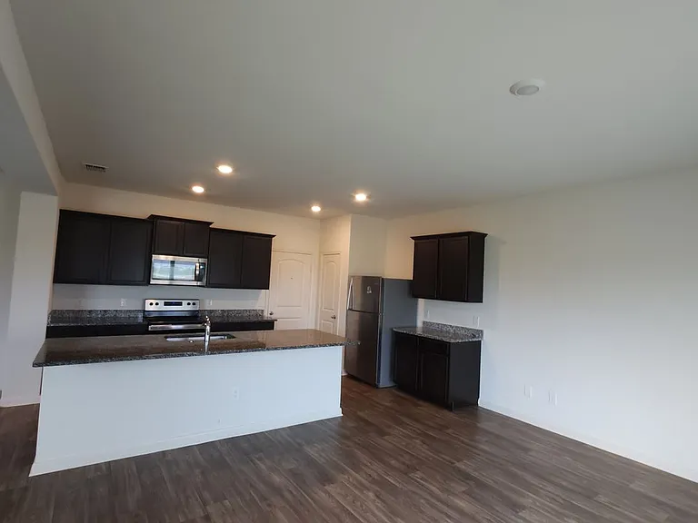 3006 Citron Gdn — Photo 3