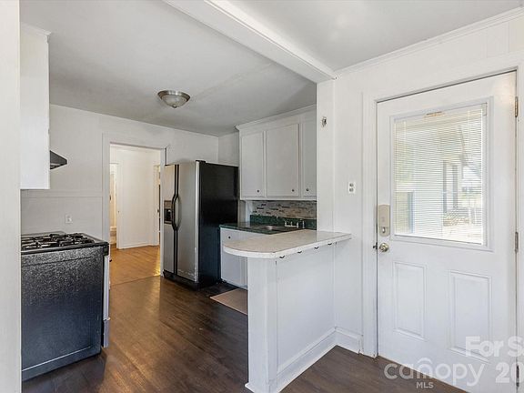 4th image of 25 Montview Cir
