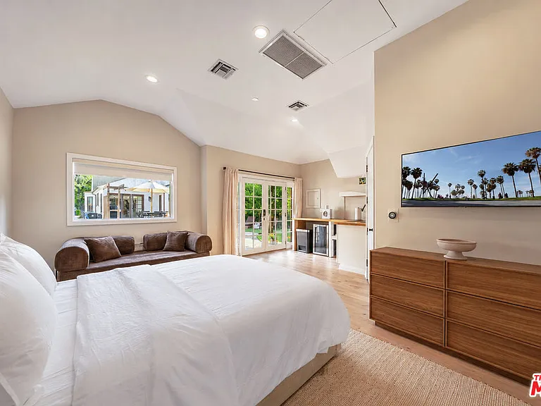 6537 Moore Dr — Photo 21