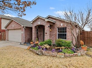 7936 Meadow Spring Ln, Fort Worth, TX 76120