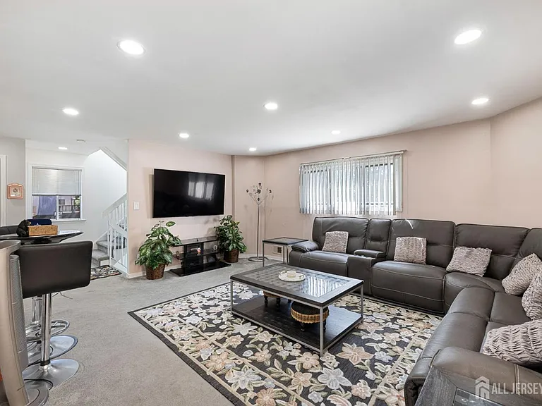 190 Goldmine Ln — Photo 3