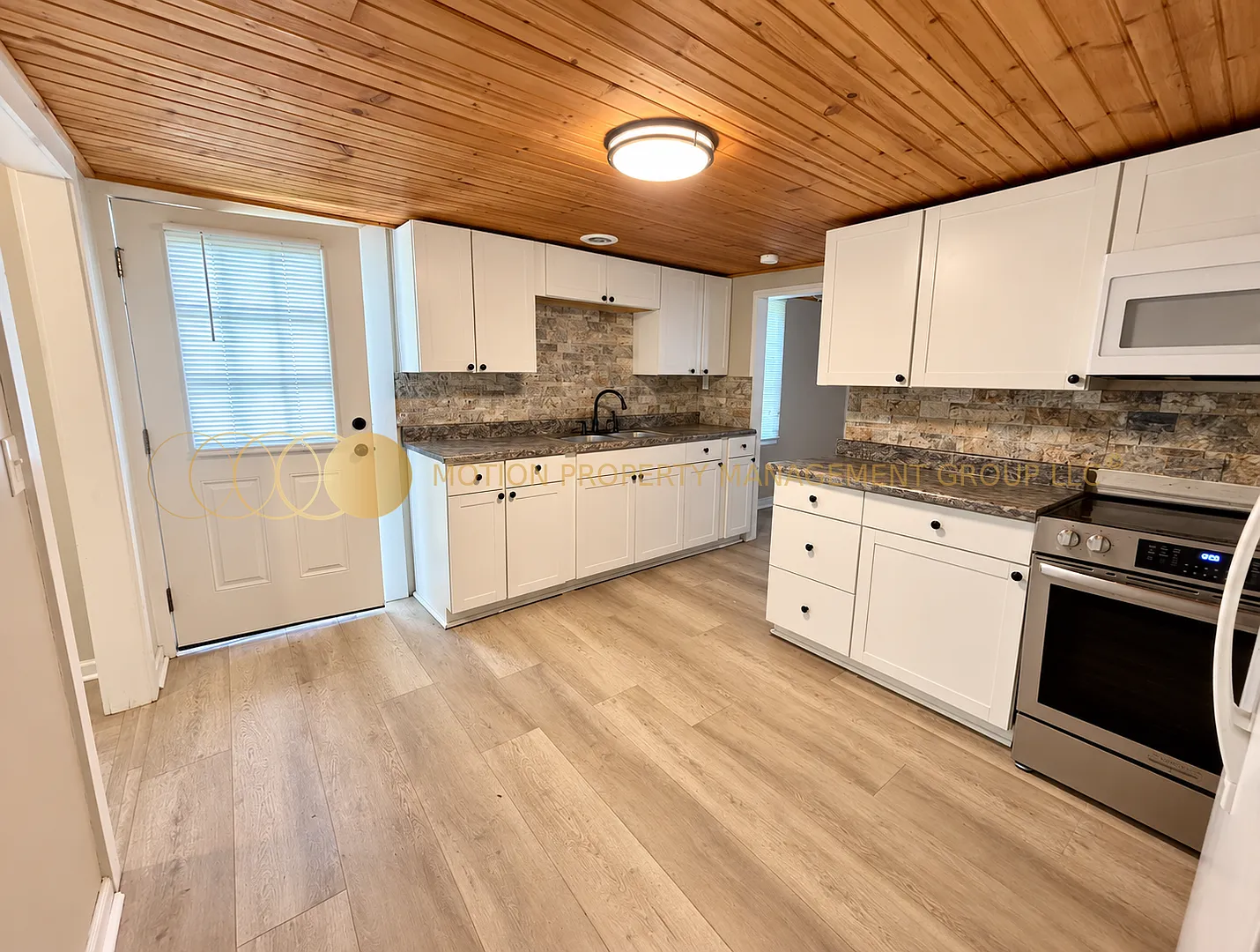 808 Harrisburg Dr SW — Photo 3