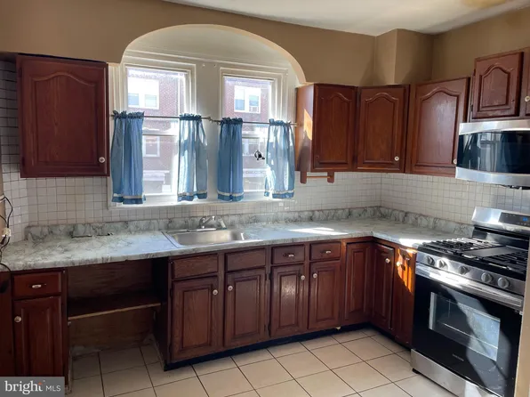 3244 Knorr St, Philadelphia, PA 19149