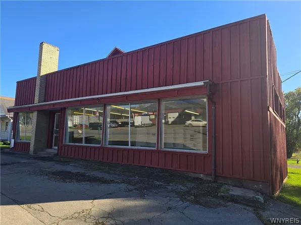 8392 Ridge Rd, Gasport, NY 14067