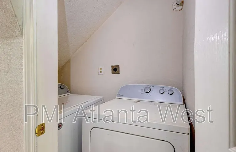 246 Stafford St NW — Photo 9