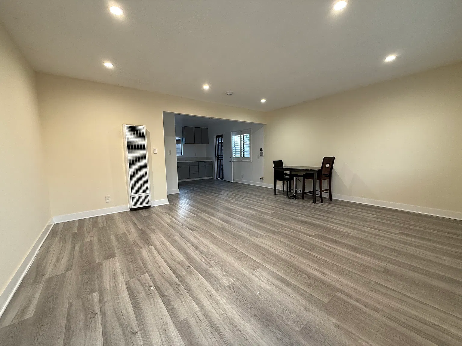 2735 1/2 N Leafdale Ave — Photo 1