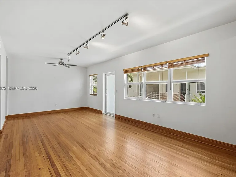 1100 Venetian Way #2B — Photo 8