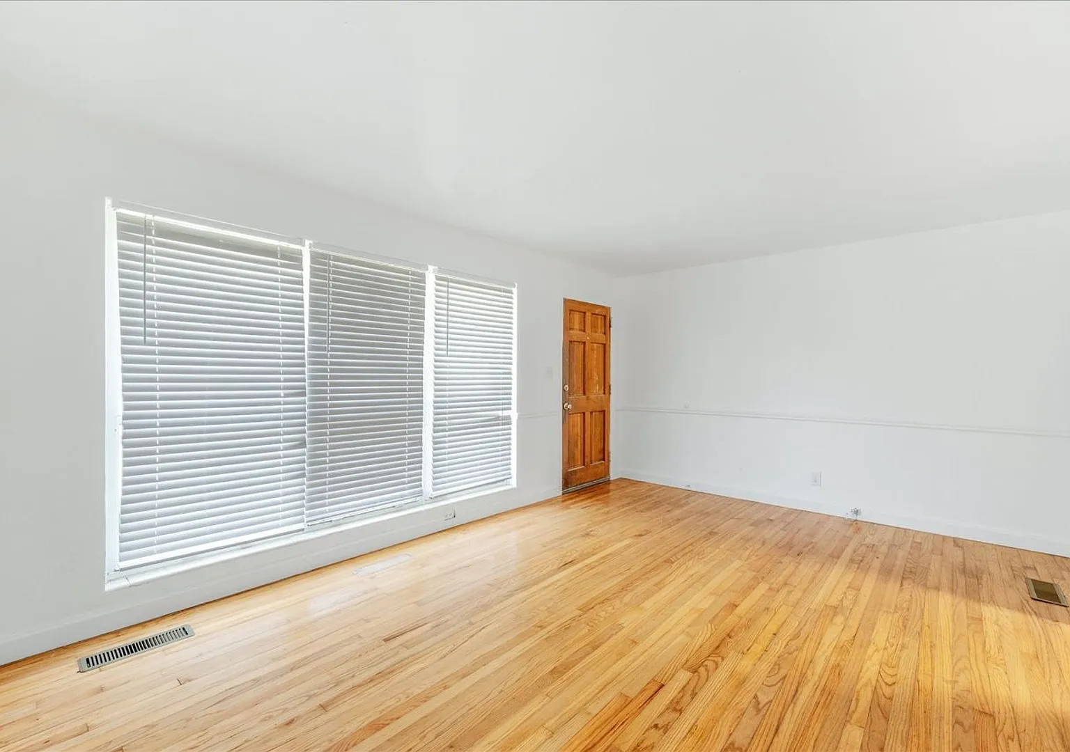 Beautiful 4 Bedroom House 5 Minutes away from FSU for 2027!! — Photo 3