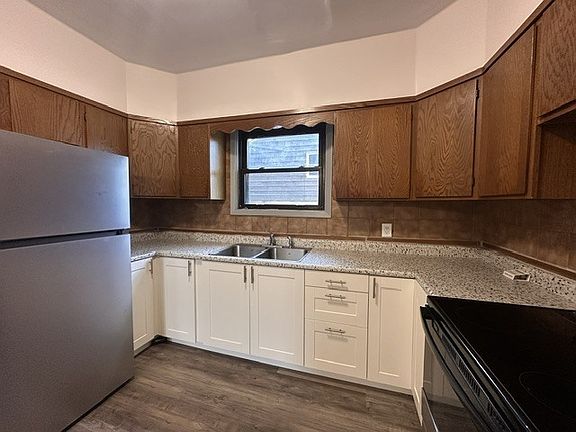 3rd image of 610-1 7th St S