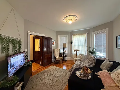 17 Cleveland St Photo 1