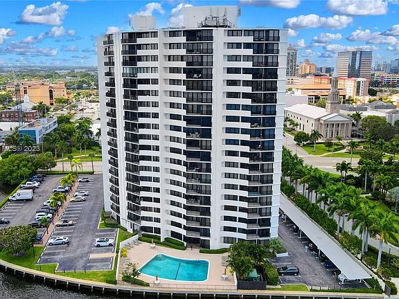 4th image of 1200 S Flagler Dr APT 501