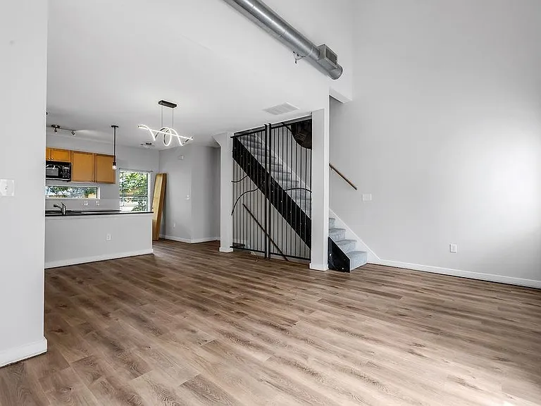 110 Moreland Ave SE #F — Photo 15