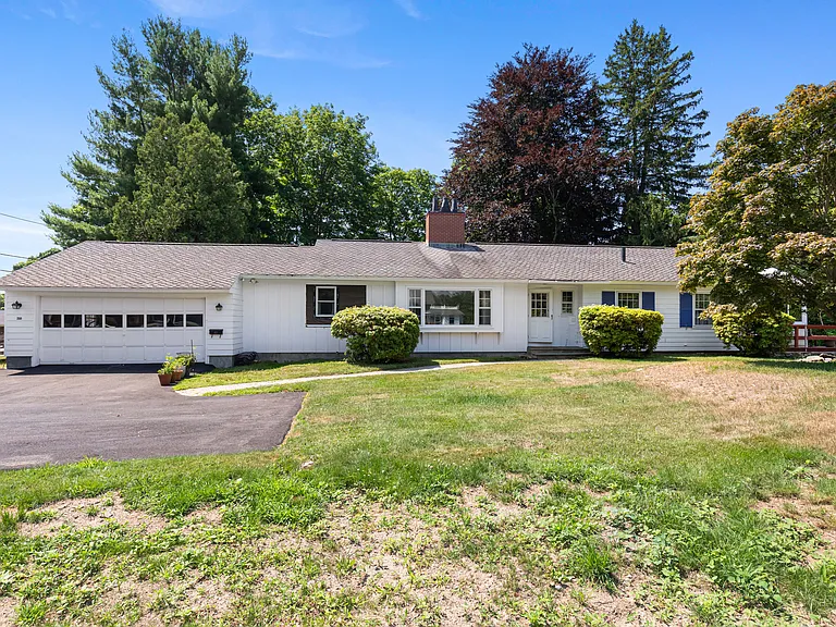 355 Pearse Rd — Photo 1