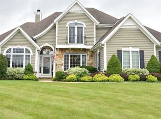 W289N3792 Huntsman Ct, Pewaukee, WI 53072