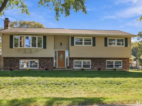 4901 Bonner Dr, McHenry, IL 60050