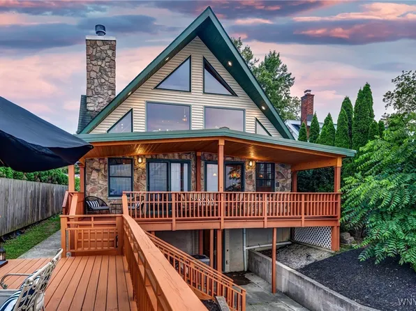 2330 Beachwood Dr, Lake View, NY 14085