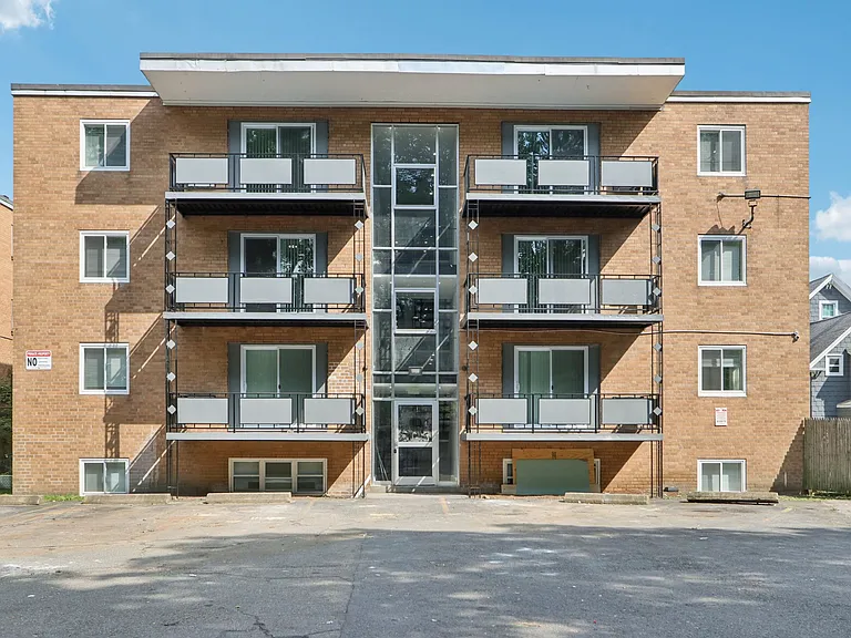 1045 River — Photo 47