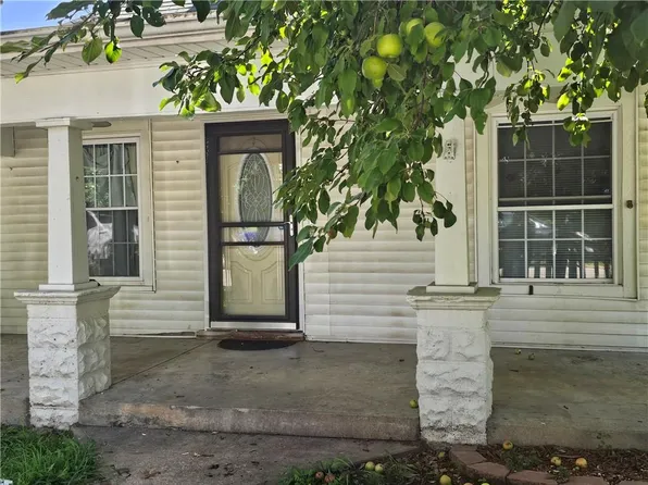 614 S 7th St, Atchison, KS 66002