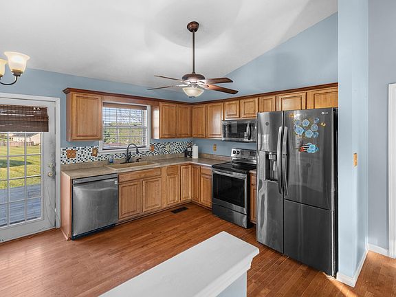 4th image of 1883 Mullins Rd