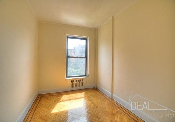 4th image of 210 Park Pl