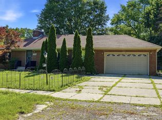 27315 Lathrup Blvd, Lathrup Village, MI 48076