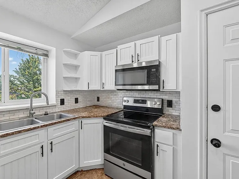 2289 N Sunset Dr W — Photo 7