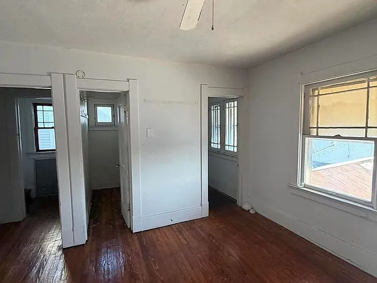 298 W Park St — Photo 11