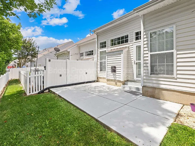 9425 Shumacher Ave NW — Photo 28
