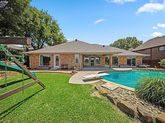 5th image of 2905 Saint Andrews Dr