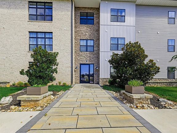 2nd image of 1300 Stoney Ridge Blvd #108