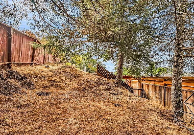 25551 Maitland Dr — Photo 48