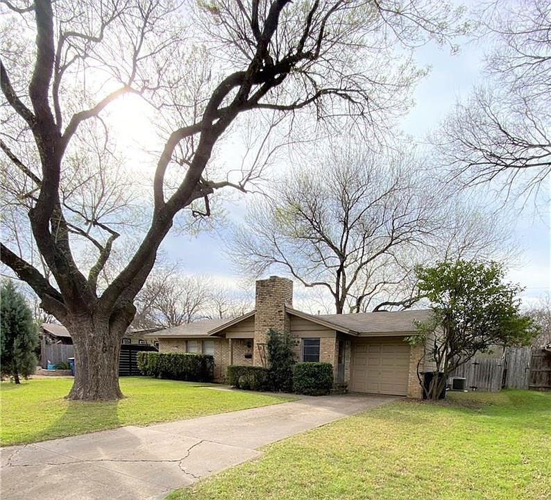 1st image of 8000 Vinewood Ln